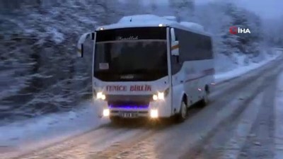 Edremit Yenice Yolu Kar Yagisi Nedeniyle Trafige Kapandi