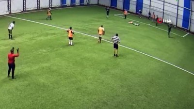 hali sahada kalp kriziyle gelen olum kamerada