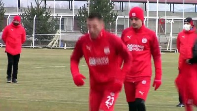 sivasspor da 3 isim takima dondu
